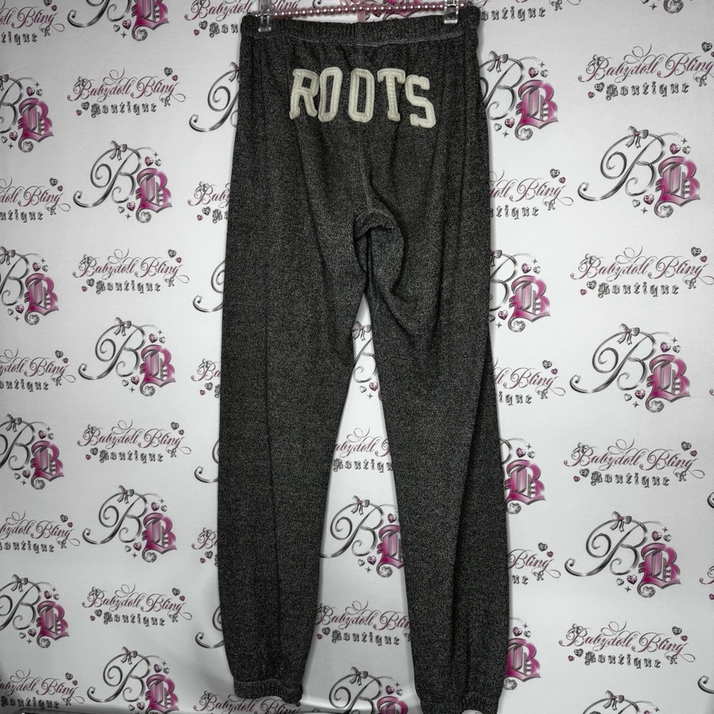Roots sweatpants logo on bum grey white Canada 🇨🇦 pants bottoms comfy classic
